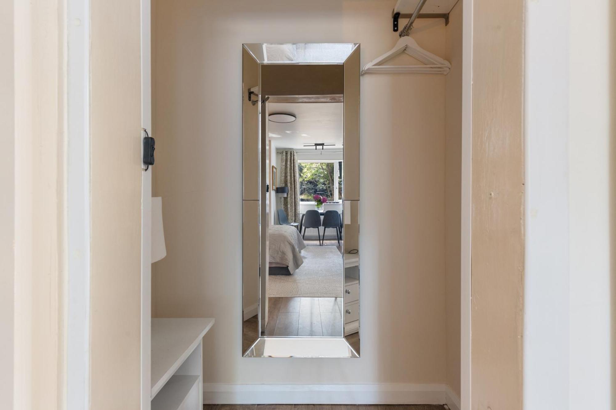 King Studio Apartment With Garden And Parking Илинг Экстерьер фото